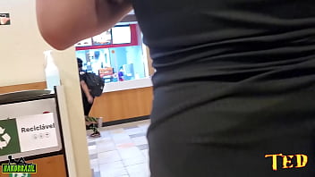 Preview 4 of Www Drkogyi Comsmall Girl - A novinha mostra os seios e a buceta enquanto toma um lanche no McDonalds