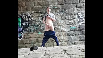 Preview 3 of Brtual Cry - Rouven Hirschberg aus Dortmund spielt mit seiner Fotze auf &ouml_ffentlichem Gehweg