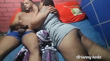 Preview 4 of Hausfrsu - Gozando na boca da gordinha em noite chuvosa (Leo ogro.)