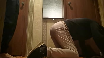 Preview 2 of Xnxx Vedios Of Mom And Son - Молодой хозяин бьет своего раба по яйцам (болбастинг) возле ванной