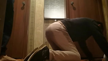 Preview 1 of Xnxx Vedios Of Mom And Son - Молодой хозяин бьет своего раба по яйцам (болбастинг) возле ванной