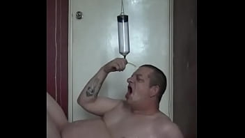 Preview 4 of Videos Xxx Petisa Puta - bisexual gay male mark wright takes his own piss shower but wants the hater to come and piss all over him instead