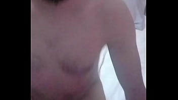 Preview 2 of Son Vs Moms Sleeping Anal - Masturb&aacute_ndome en la cama con la verga bien parada