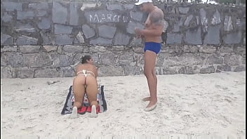 Preview 2 of Beautiful Ukranian - Boy flex&iacute_vel  come loira casada na praia