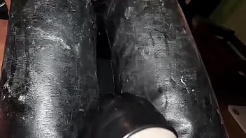 Preview 2 of Kondom Hot - Sperma am Leder