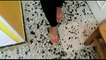 Preview 1 of Brandi Passantage - se pasea en tacones y se los quita para mostrar sus pies
