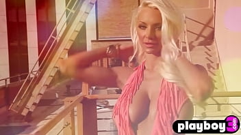 Preview 1 of Me Fhader - Flexible blonde MILF Lindsey Pelas shows nice curved body after striptease