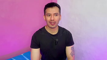 Preview 3 of Fate S - Joven de 20a&ntilde_os le hace sexo oral al mejor amigo de su padre en los ba&ntilde_os del centro comercial!