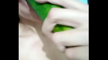 Preview 2 of Crazyforfeet Ig Footjob - Jugando con un pepino
