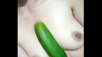 Preview 4 of Crazyforfeet Ig Footjob - Jugando con un pepino