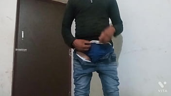 Preview 2 of Sanu Lion Xxx 2018 - Ansh dev dick flash on class room.