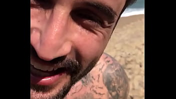 Preview 3 of Old Mann Xnxx - Passando Bronzeador no lutador de MMA Allan Guerra Gomes Chuva de prata na praia