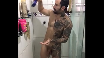 Preview 2 of Hd Love Salinas - Tomando banho Lutador de MMA Allan Guerra Gomes