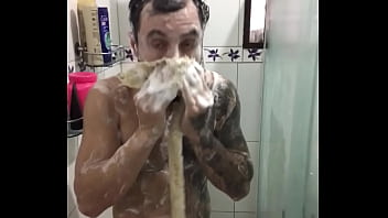 Preview 3 of Hd Love Salinas - Tomando banho Lutador de MMA Allan Guerra Gomes