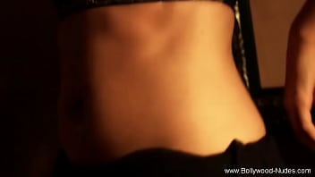 Preview 3 of Desi Bhabhi Fingring Xxx - Feeling Her Sexiness In The Indian Evening When Being Alone