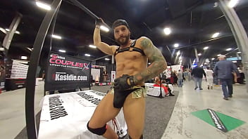 Preview 3 of Porn Kurde - Eddy Danger doing a body tour for the ladies at Exxxotica NJ 2021