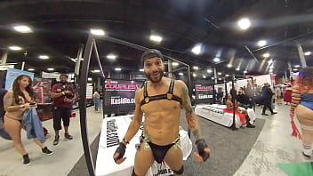 Preview 1 of Porn Kurde - Eddy Danger doing a body tour for the ladies at Exxxotica NJ 2021