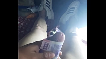 Preview 3 of Raownd Ass - Me masturbo con billetes