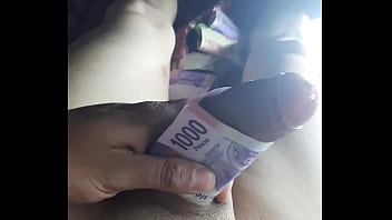 Preview 1 of Raownd Ass - Me masturbo con billetes
