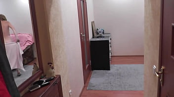 Preview 4 of Sexoral - Pizza delivery. Naked in public. Sexy MILF Frina orders pizza,  takes shower,  naked takes order from pizza delivery boy