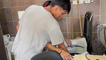 Preview 1 of Bbw Porn Until Orgsm - aprovecho las inseguridades de mi hermanastra para convencerla de coger en la cocina.