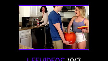 Preview 2 of Indian Teen Xxx Hd Indian Boudi - Surpreendendo a irm&atilde_ no Halloween