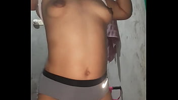 Preview 2 of 69 Deepthroat Pro - Estaba lavando ropa y justo llego mi amigo a los tiempos me viene a visitar y a darme mi rica cojida