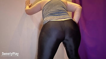 Preview 2 of 18porn Film - Pee wetting leggings