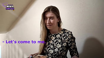 Preview 1 of Eva Lavia Fuck - The courier decided to deliver the pizza to the customer directly to the apartment for a tip.