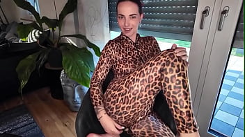 Preview 2 of Www Tamilfreesex Com - Nackte F&uuml_&szlig_e &amp_ eine feuchte,  gierige P*ssy &ndash_ bereit f&uuml_r dich! Ich habe mir meine Creme geschnappt un...