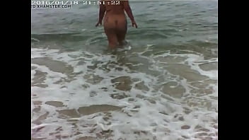 Preview 3 of Dady Attack Mom Going Sex - Mary esposa cadelona peladona na Praia Grande SP,  fazendo nudismo com exibicionismo pra todos que passarem por l&aacute_ admirarem seu corpo n&uacute_