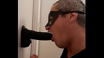 Preview 2 of Fast Xxx Download - Sucer comme une petite garce son gode rempli de chantilly