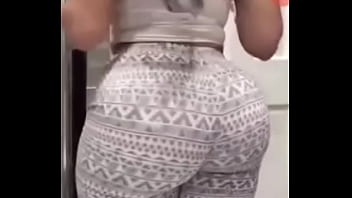 Preview 1 of Karima Vika - Big booty girl twerking