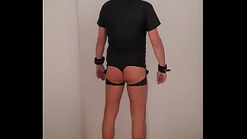 Preview 1 of Vacbed Handjob - Un Strip-tease de cuir