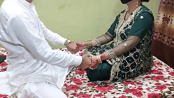 Preview 2 of Sleep 3gp Mom And San Xxx0vid - Dever ny Indian Desi Bhabhi ki Chod Chod k Chut Phar Di Clear Hindi Audio