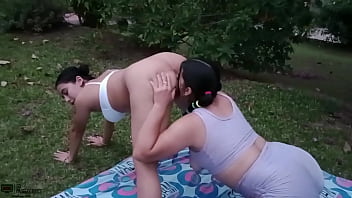 Preview 1 of Pia Vendetti - Lesbianas reales haciendo tijeras de amor