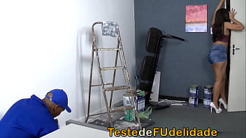 Preview 1 of Indian Kannada Home Sex - Dei ch&aacute_ de buceta no pedreiro enquanto meu marido estava trabalhando