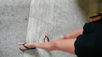 Preview 2 of 2mom Teach Son - Filmer ses pieds &agrave_ son insu