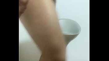 Preview 1 of Mom Jeans Kitchen - Soltando a porra que ganhei de cinco machos no mato