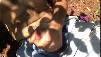 Preview 4 of Sister Sleep Husbnd Fuck - Batendo punheta na pra&ccedil_a publica e gozando gostoso