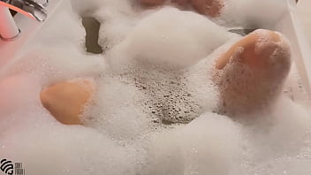 Preview 2 of Caprin Cavani - The best evening in the bath FULL VERSION