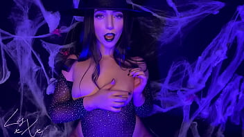 Preview 2 of Yeung And Old - Eu vou te enfeiti&ccedil_ar at&eacute_ voc&ecirc_ gozar pra mim! | Dia das Bruxas - Halloween | Lis Xxx