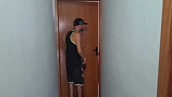 Preview 4 of Sex Xxnxnm - Corno da de cara com piscineiro da casa sentando a jeba na raba da sua esposa!