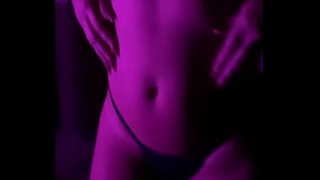 Preview 2 of Tushy Bath - Indo de fio dental  levar vinho ao som de funk para meu corninho