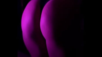Preview 3 of Tushy Bath - Indo de fio dental  levar vinho ao som de funk para meu corninho