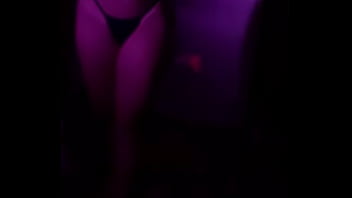 Preview 1 of Tushy Bath - Indo de fio dental  levar vinho ao som de funk para meu corninho
