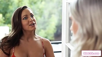 Preview 1 of Gubat Xxx - Blonde squirts in busty babes open mouth