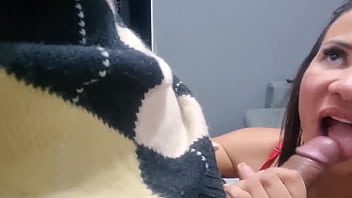 Preview 1 of Son Rape Won Mom - Video Amador: Vizinho  consertou  minha torneira e ganhou uma mamada gozou gostoso na minha boca.
