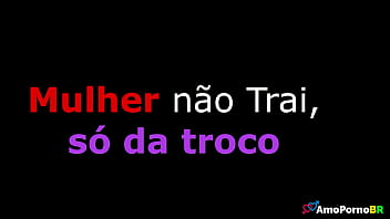 Preview 1 of Outdoor Pissy - Mulher n&atilde_o trai,  apenas d&aacute_ o troco (Bianca Naldy)