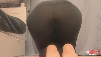 Preview 1 of Novinho Chora Na Pika Do Coroa - StepSon Fucks Stuck Yoga StepMom and gives Her a Creampie